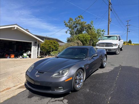 Used 2012 Chevrolet Corvette Z06 w/ 2LZ Preferred Equipment Group image 6
