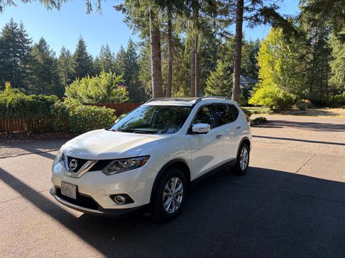 Used 2015 Nissan Rogue SV w/ SV Premium Package AWD/4WD image 5