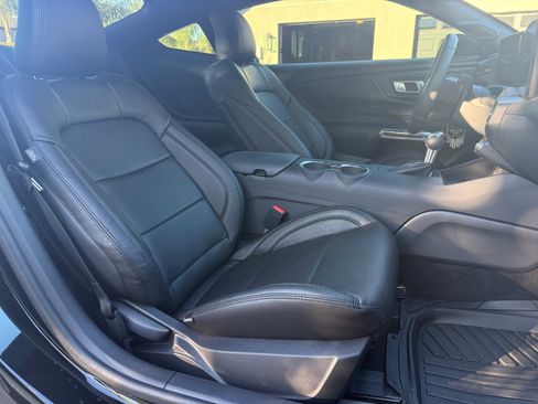 Used 2025 Ford Mustang Coupe image 9