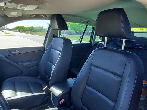 Used 2014 Volkswagen Tiguan SE image 8