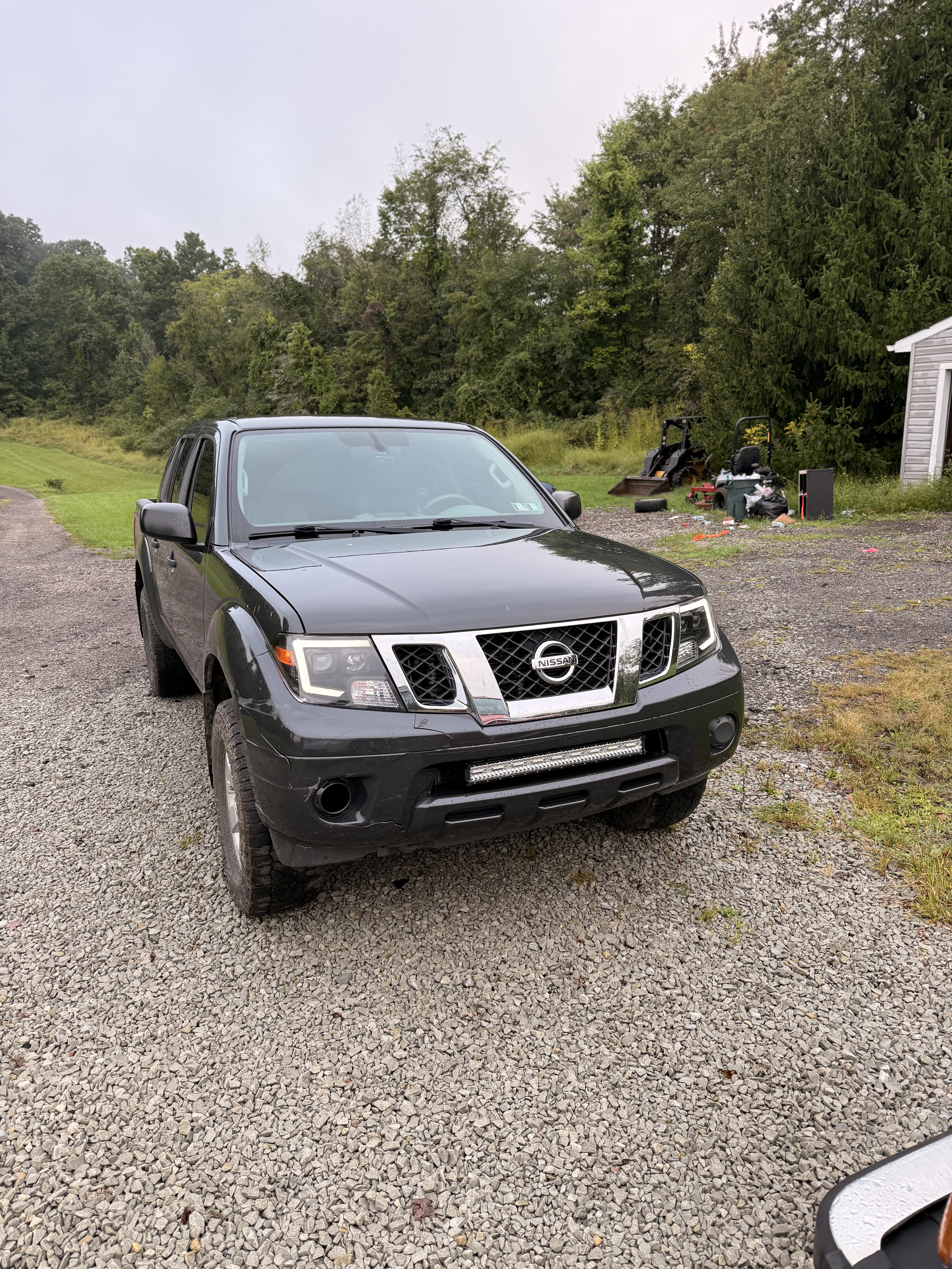 Used 2012 Nissan Frontier SV AWD/4WD image 1