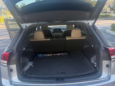 Used 2025 Volkswagen Atlas Cross Sport SE image 4