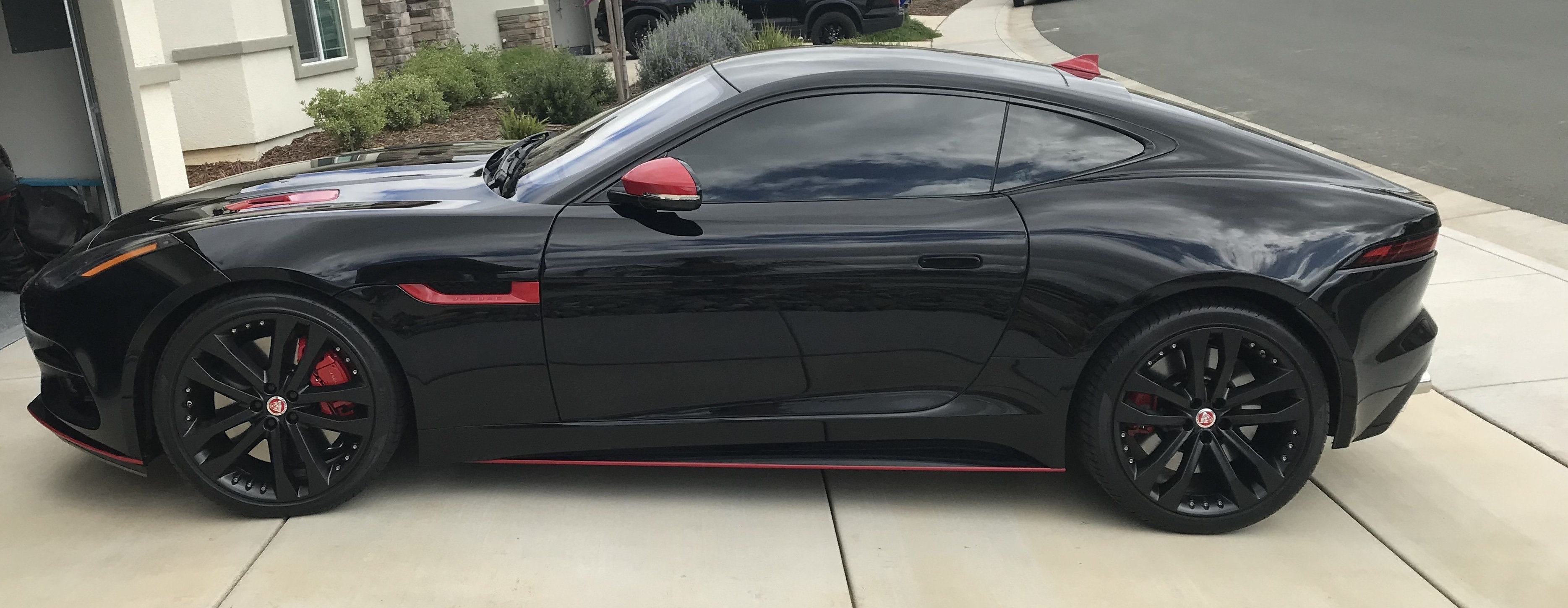 Used 2020 Jaguar F-TYPE R AWD/4WD image 1