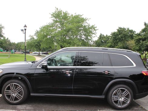 Used 2025 Mercedes-Benz GLS 450 4MATIC image 6