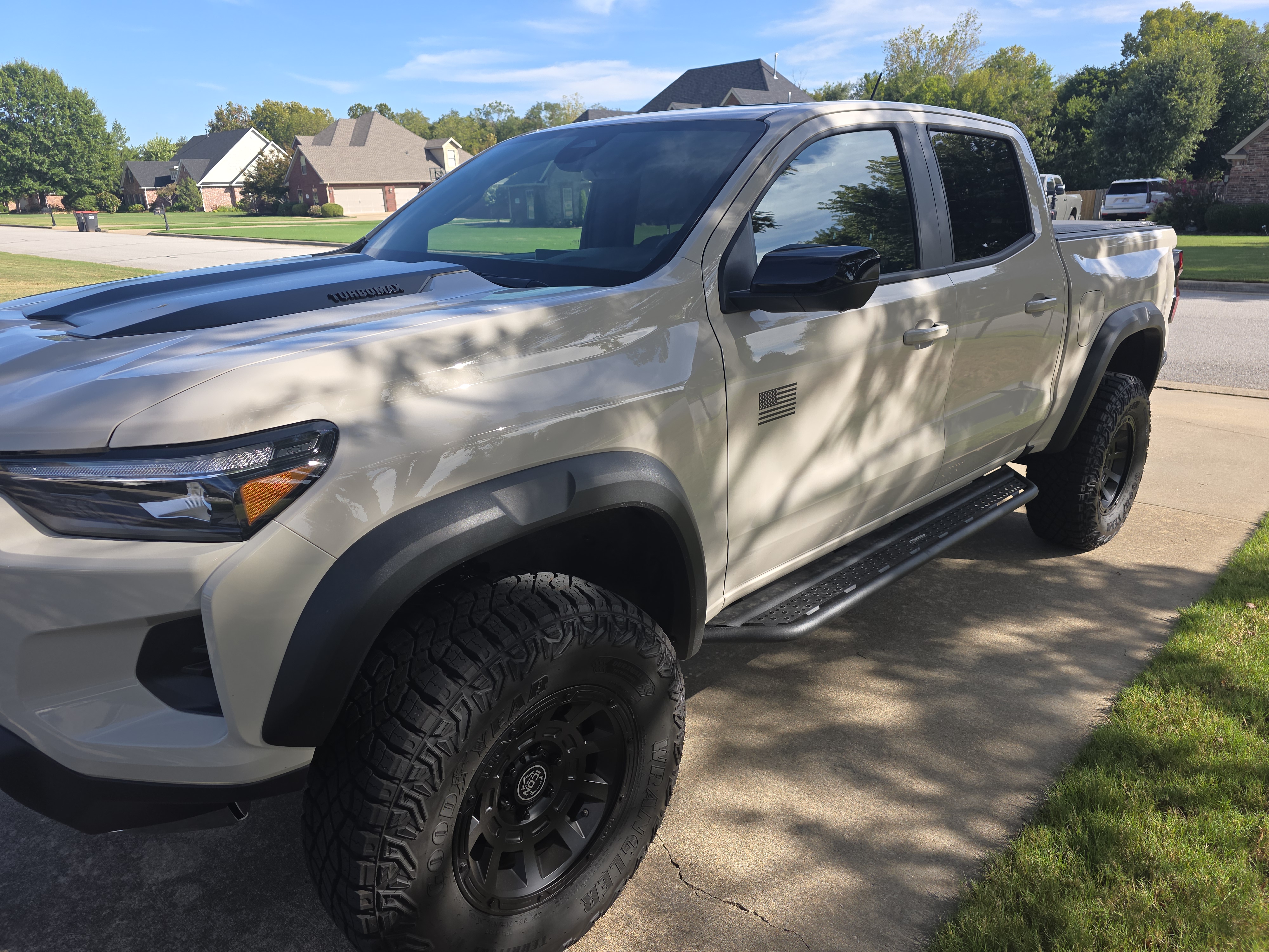 Used 2026 Chevrolet Colorado ZR2 w/ Technology Package AWD/4WD image 13