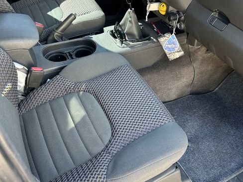 Used 2015 Nissan Frontier SV image 5