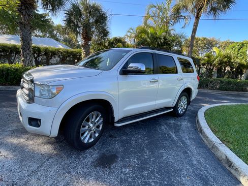 Used 2010 Toyota Sequoia Platinum image 6