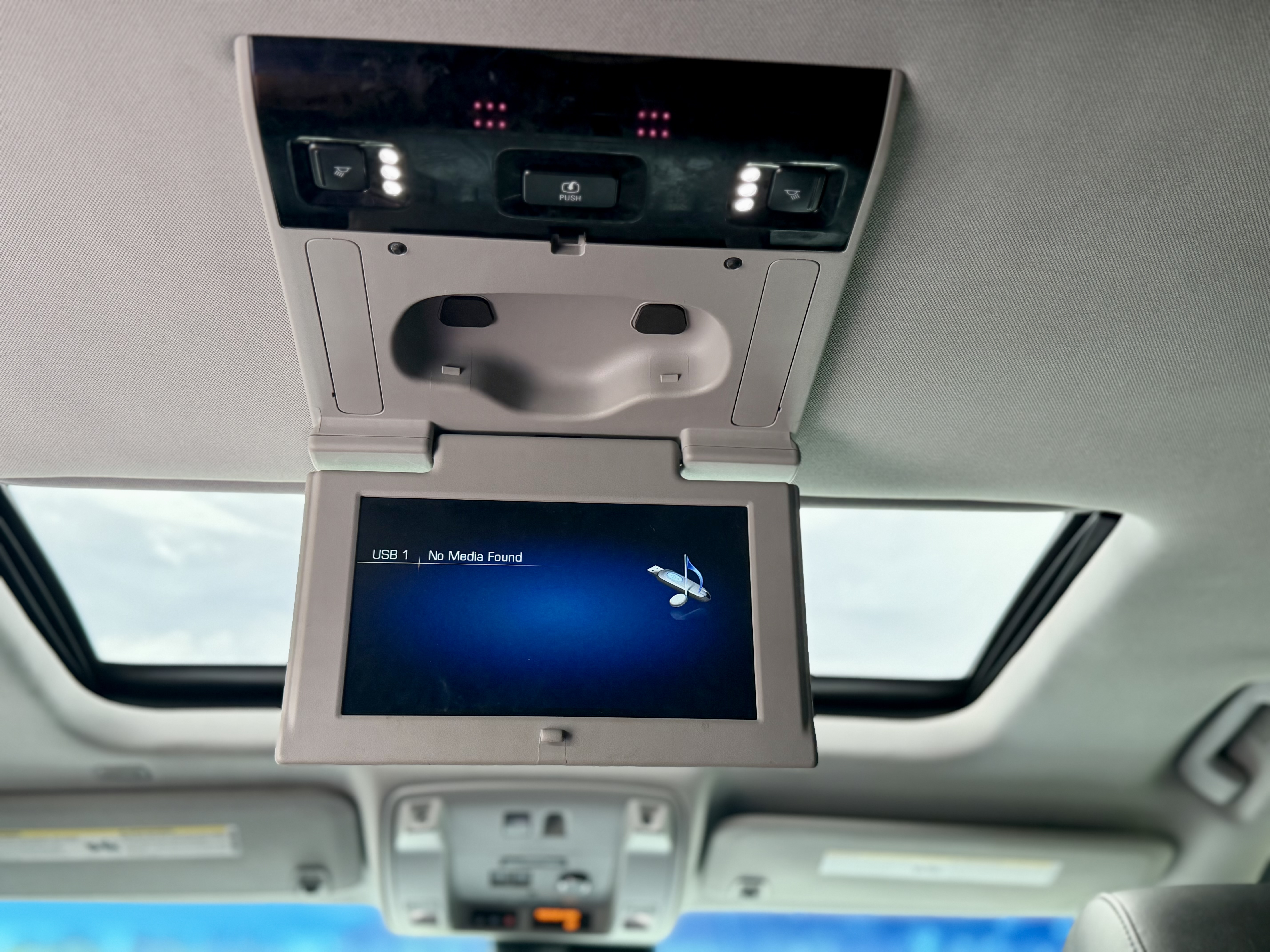 Used 2018 Cadillac Escalade ESV Luxury RWD image 31