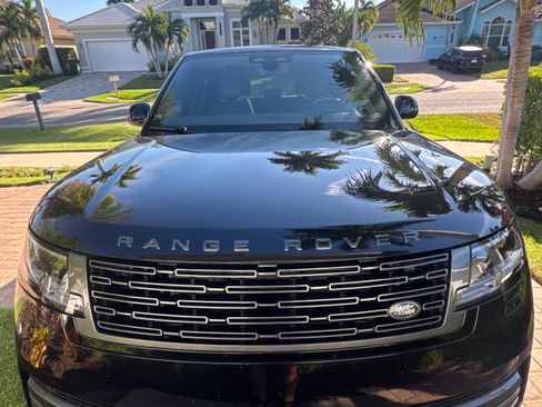 Used 2024 Land Rover Range Rover Long Wheelbase SE image 9