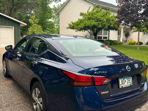 Used 2019 Nissan Altima 2.5 S image 2