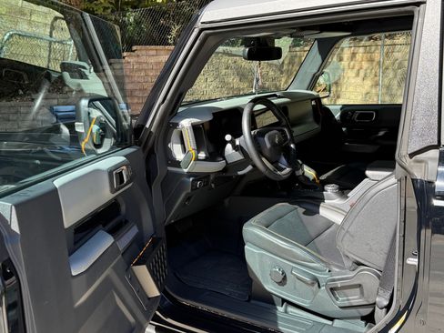 Used 2023 Ford Bronco Badlands image 12