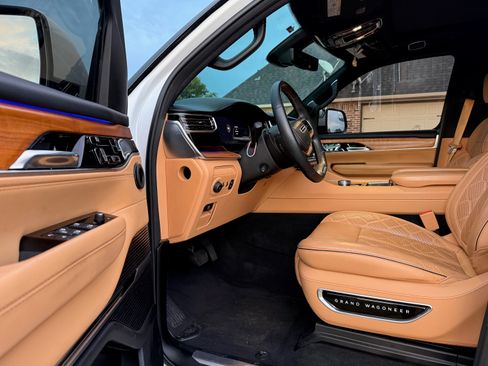 Used 2022 Jeep Grand Wagoneer Series III w/ Rear Seat Video Group 1 image 5