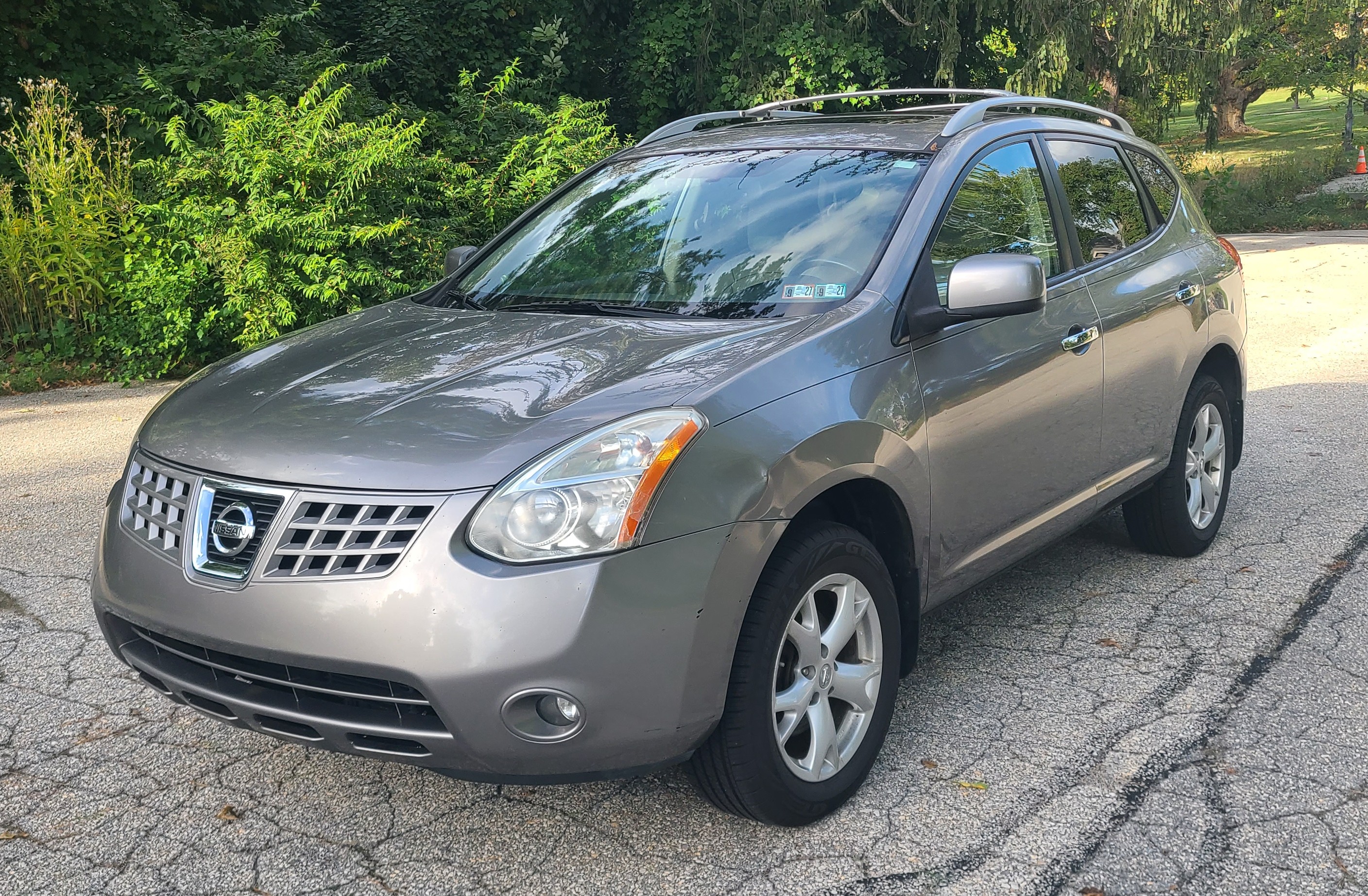 Used 2010 Nissan Rogue SL w/ Premium Pkg AWD/4WD image 1