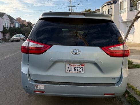 Used 2015 Toyota Sienna LE image 2