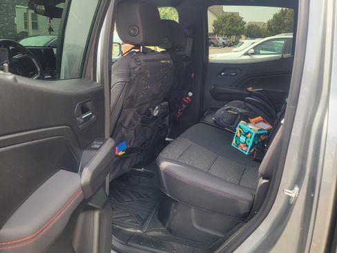 Used 2024 Chevrolet Colorado Z71 image 2