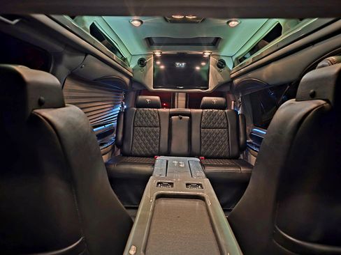 Used 2018 Chevrolet Express 2500 Extended Van 3D w/ Enhanced Convenience Package image 16