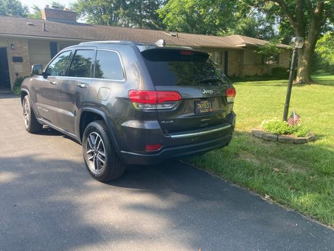 Used 2017 Jeep Grand Cherokee Limited AWD/4WD image 2