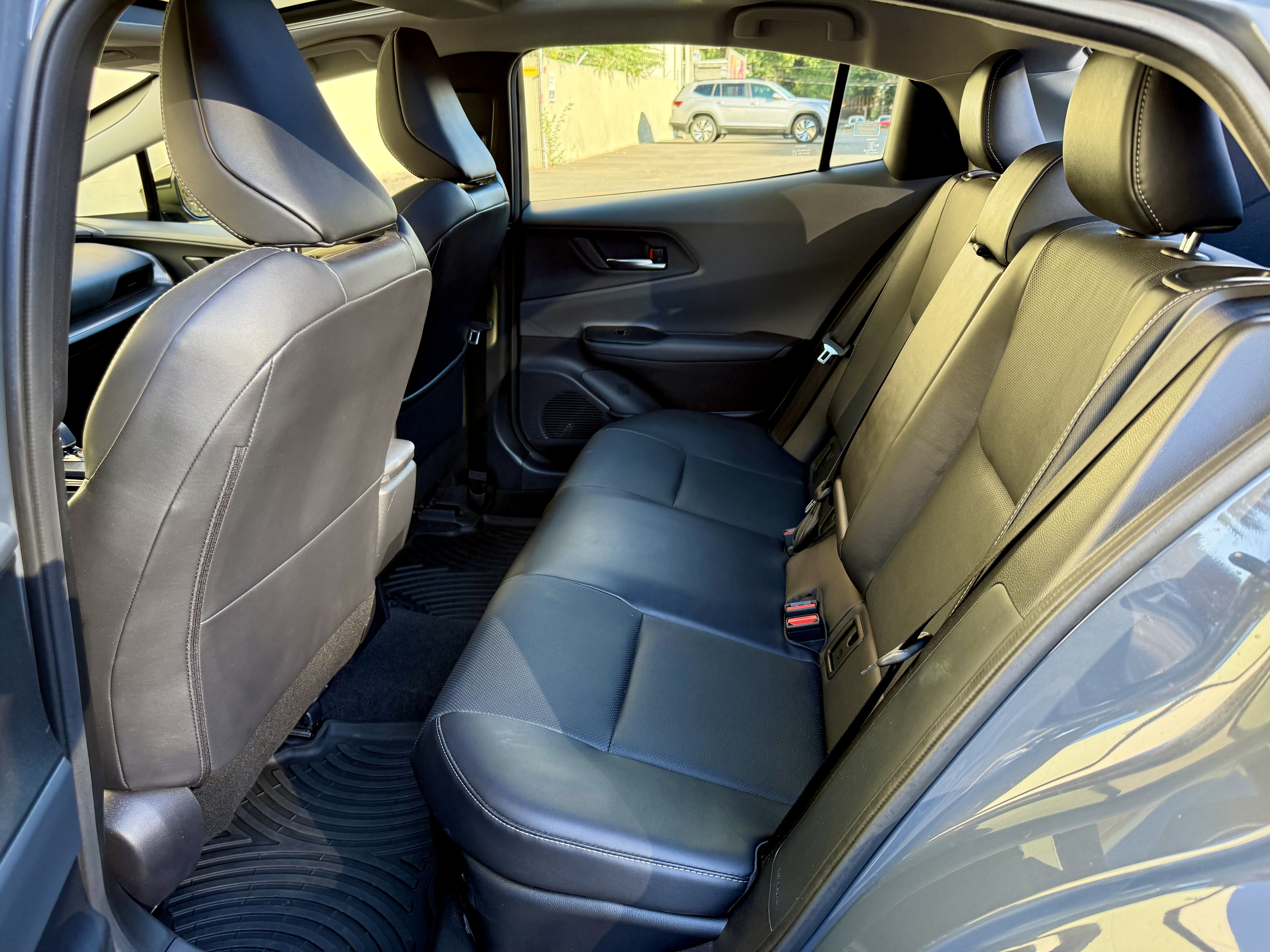 Used 2023 Toyota Prius XLE AWD/4WD image 6