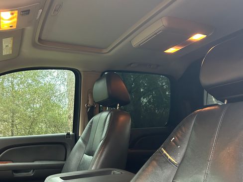 Used 2008 Chevrolet Avalanche LTZ w/ LTZ Preferred Equipment Group image 8