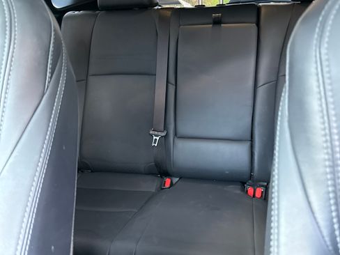 Used 2022 Toyota Venza XLE image 9