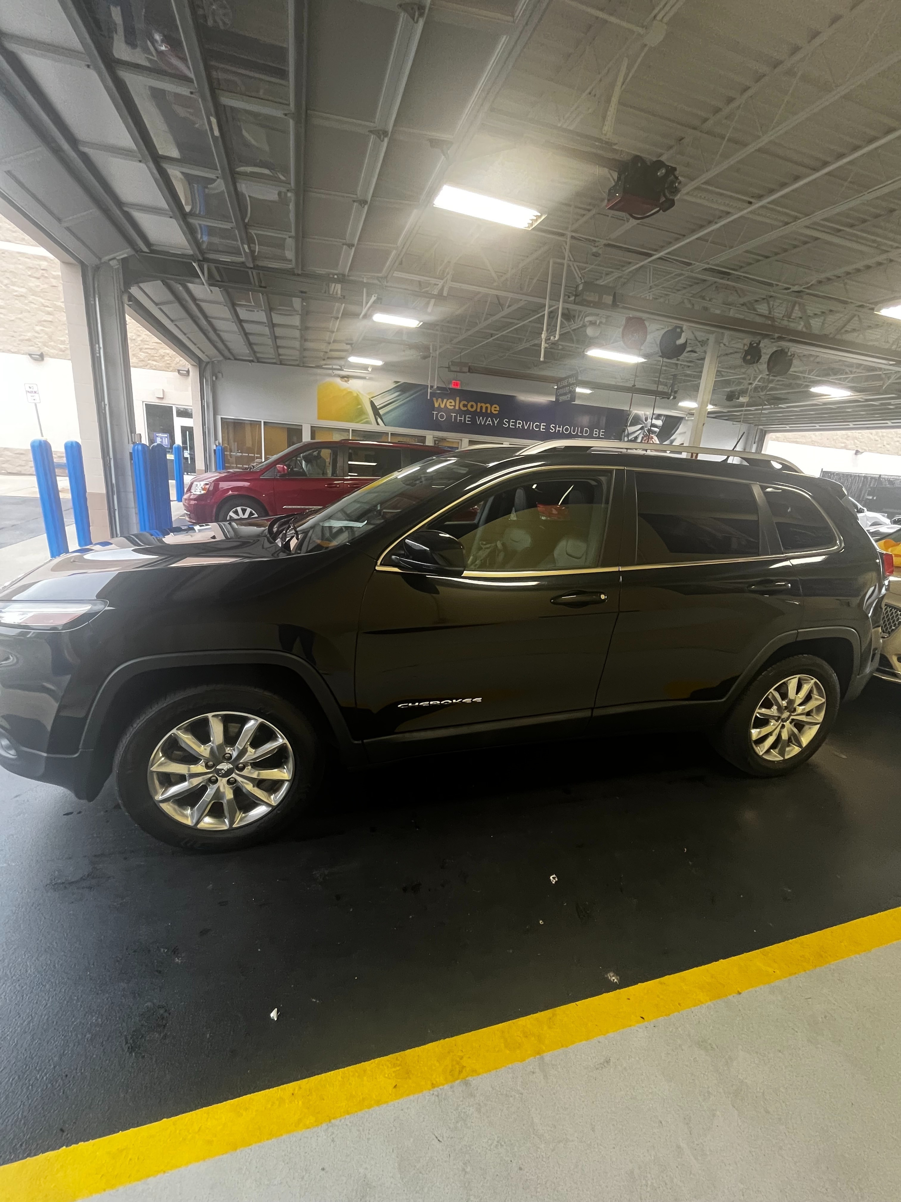 Used 2014 Jeep Cherokee Limited w/ Trailer Tow Group AWD/4WD image 1