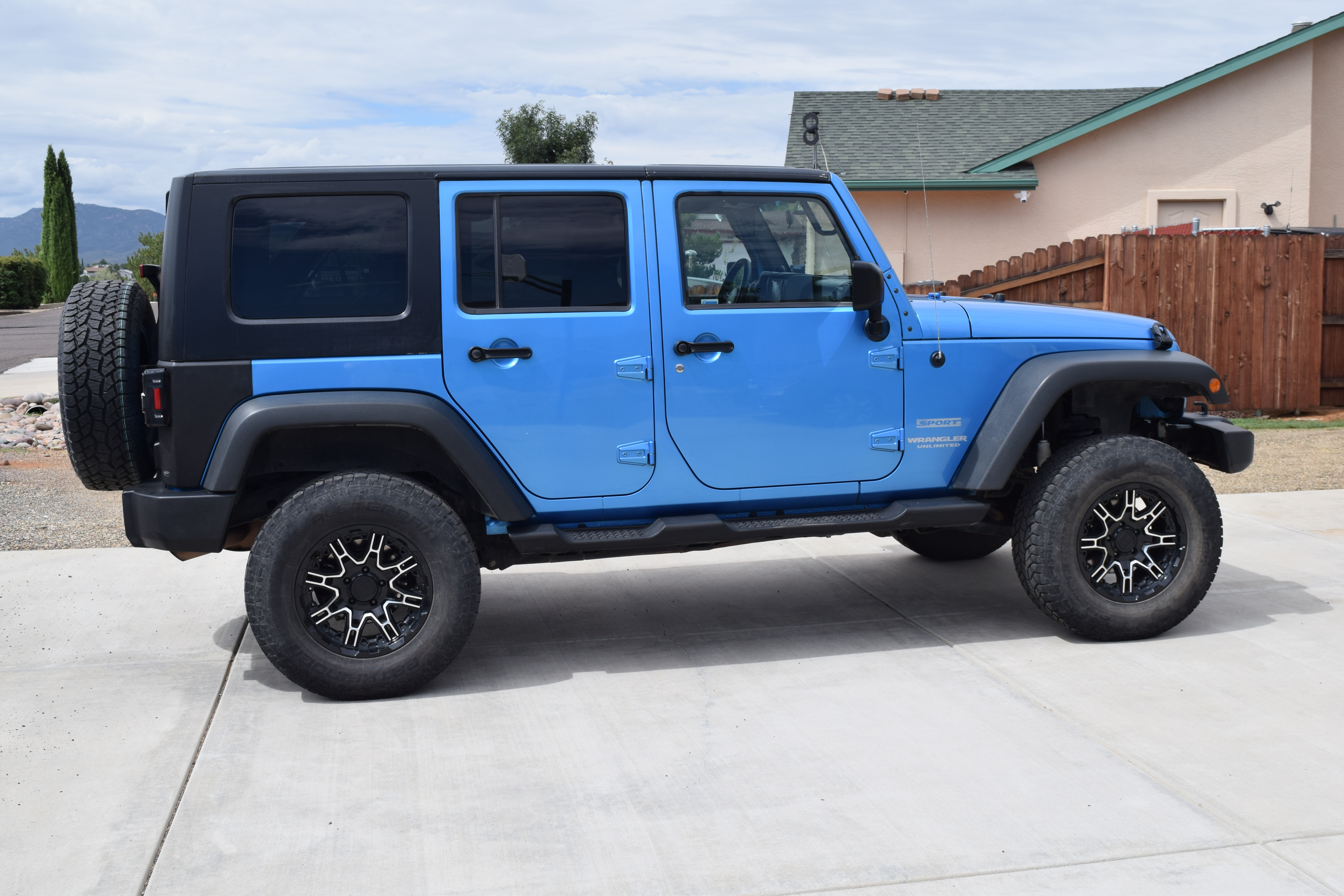 Used 2010 Jeep Wrangler Unlimited Sport AWD/4WD image 10