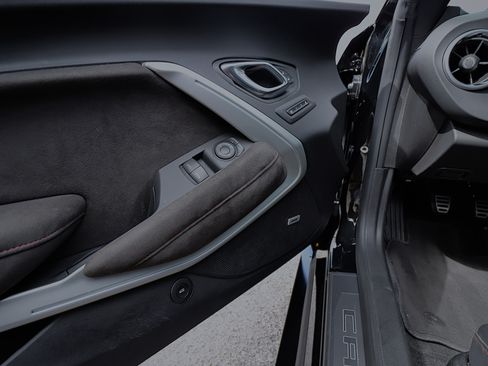 Used 2019 Chevrolet Camaro ZL1 image 16