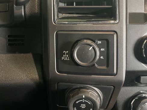Used 2018 Ford F150 XLT w/ Equipment Group 302A Luxury AWD/4WD image 18