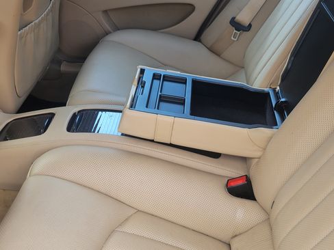 Used 2007 Mercedes-Benz CLS 550 image 2