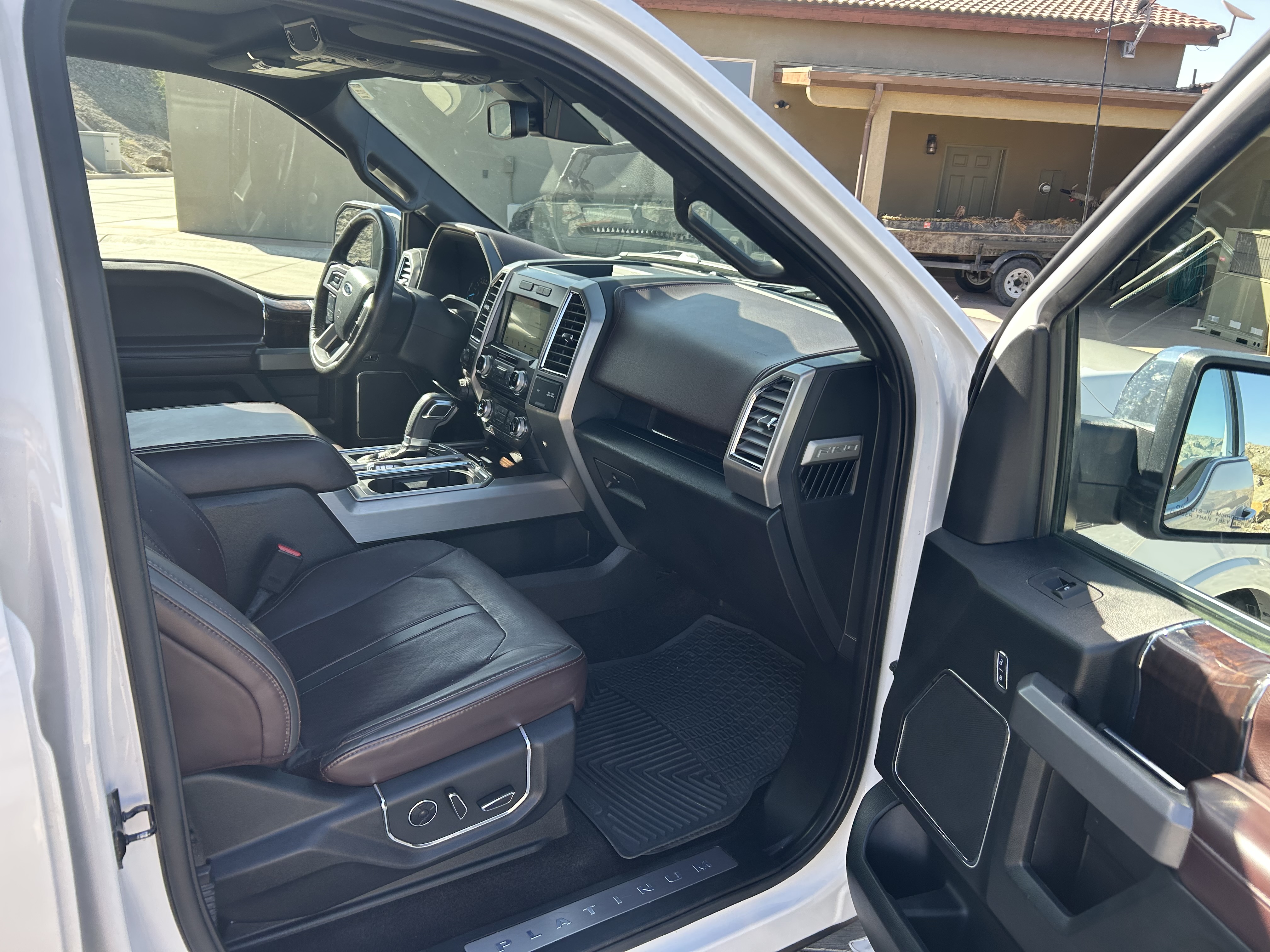Used 2016 Ford F150 Platinum w/ Equipment Group 701A Luxury AWD/4WD image 9