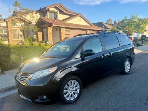 Used 2015 Toyota Sienna XLE Premium AWD/4WD image 11