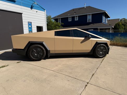 Used 2025 Tesla Cybertruck AWD Crew Cab image 2