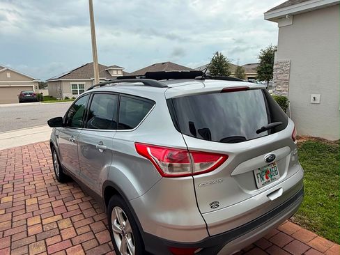 Used 2016 Ford Escape SE FWD image 9