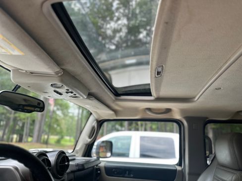Used 2003 HUMMER H2 Luxury w/ Preferred Equipment Group image 10