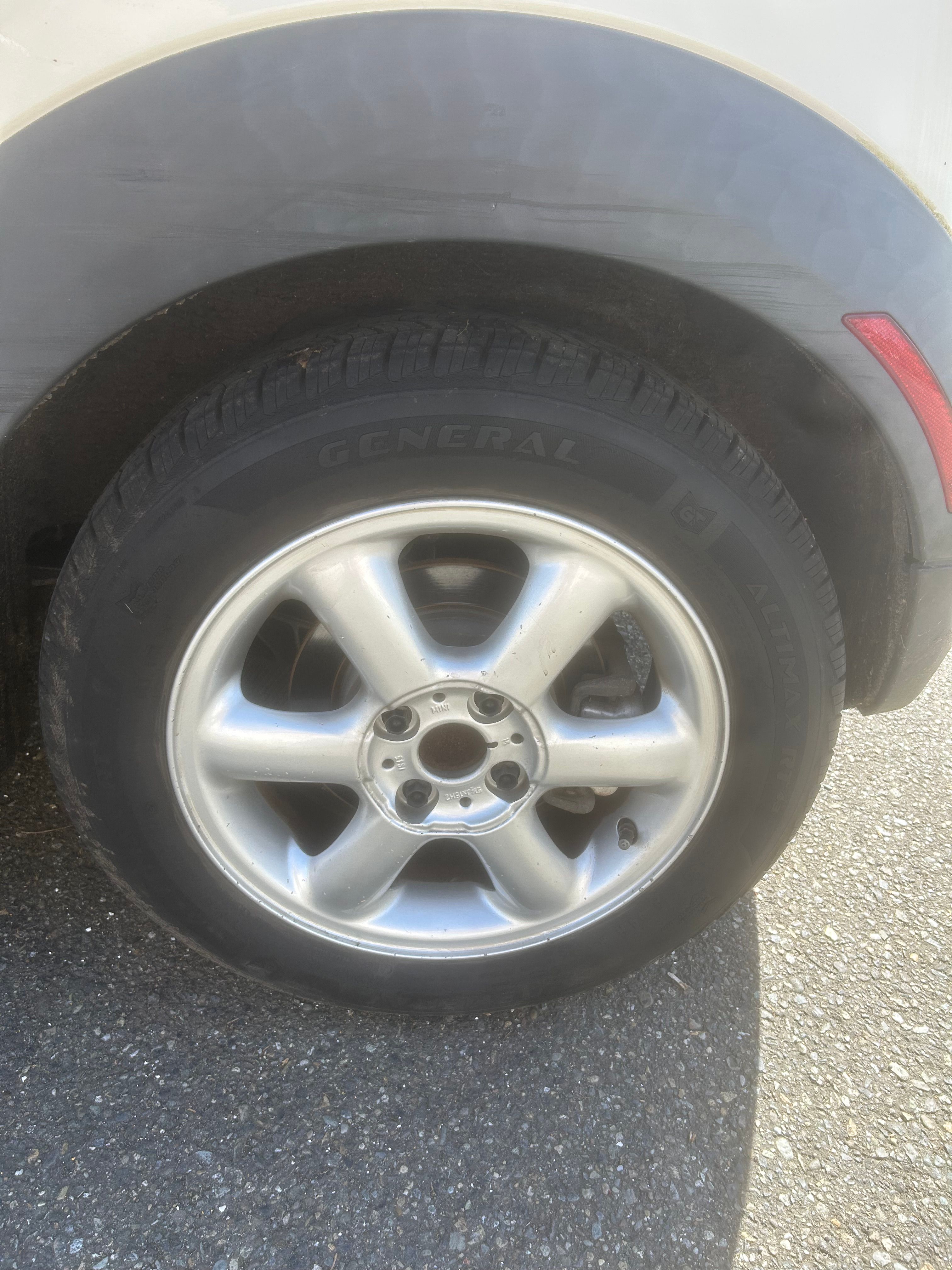 Used 2010 MINI Cooper Hardtop FWD image 2