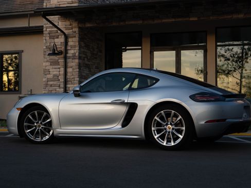 Used 2018 Porsche 718 Cayman image 12