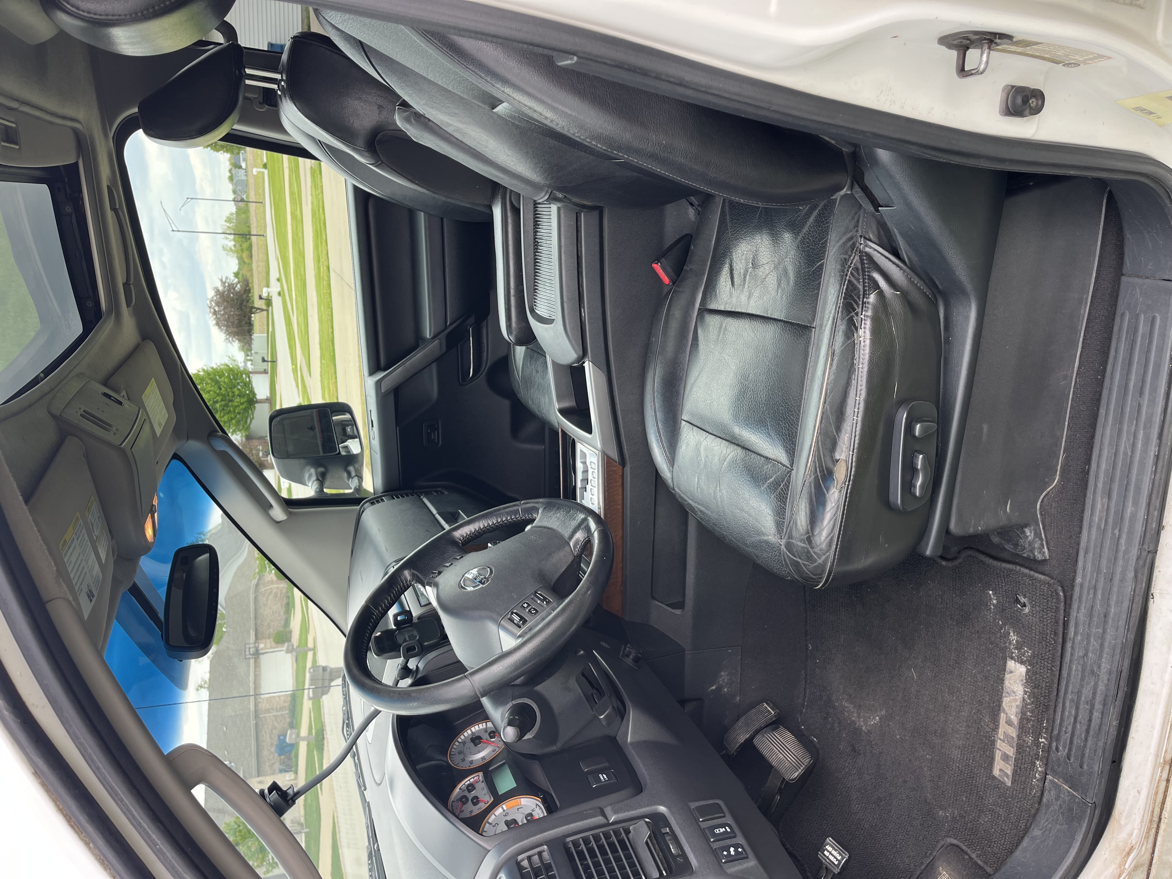 Used 2010 Nissan Titan XE AWD/4WD image 9