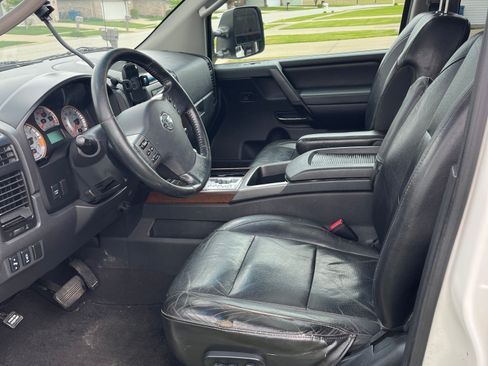 Used 2010 Nissan Titan XE AWD/4WD image 9