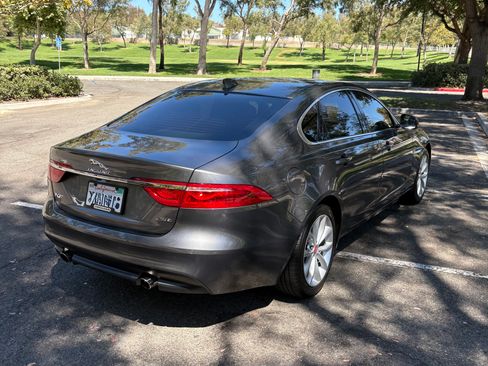 Used 2018 Jaguar XF Premium RWD image 5