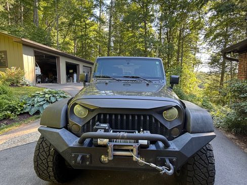 Used 2016 Jeep Wrangler Sport AWD/4WD image 5