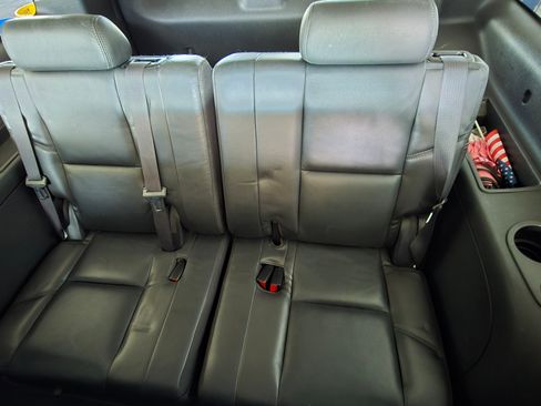 Used 2008 Chevrolet Suburban 2500 LT image 25