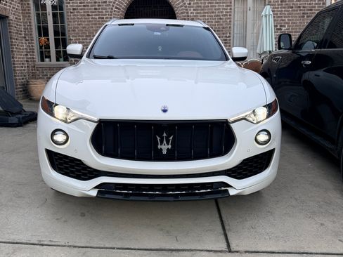 Used 2018 Maserati Levante GranLusso image 18