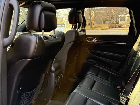 Used 2017 Jeep Grand Cherokee Limited w/ Luxury Group II image 12