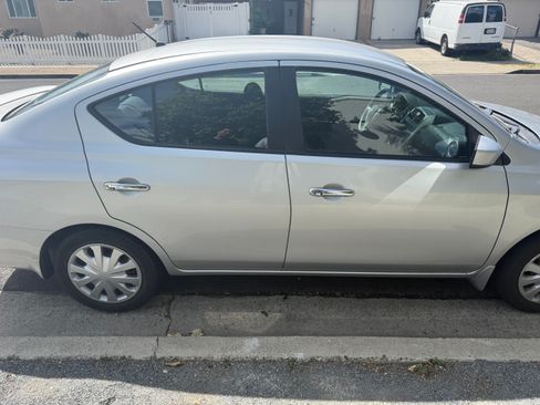 Used 2015 Nissan Versa SV image 8