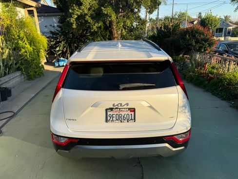 Used 2023 Kia Niro EX Touring image 10