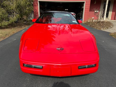 Used 1996 Chevrolet Corvette Coupe RWD image 2
