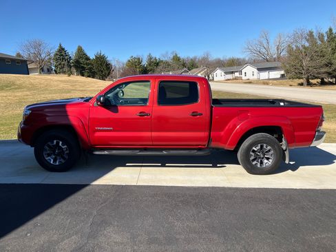 Used 2013 Toyota Tacoma 4x4 Double Cab w/ SR5 Pkg image 4