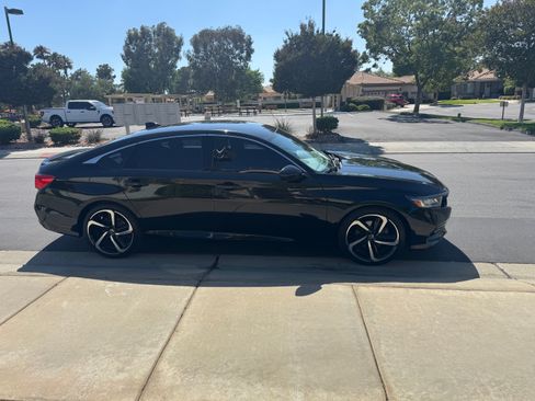 Used 2020 Honda Accord Sport image 2