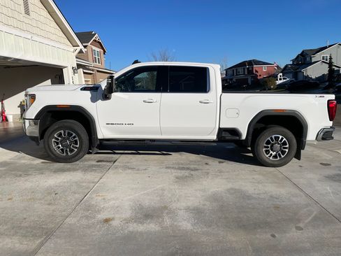 Used 2022 GMC Sierra 3500 SLE w/ SLE Value Package image 5