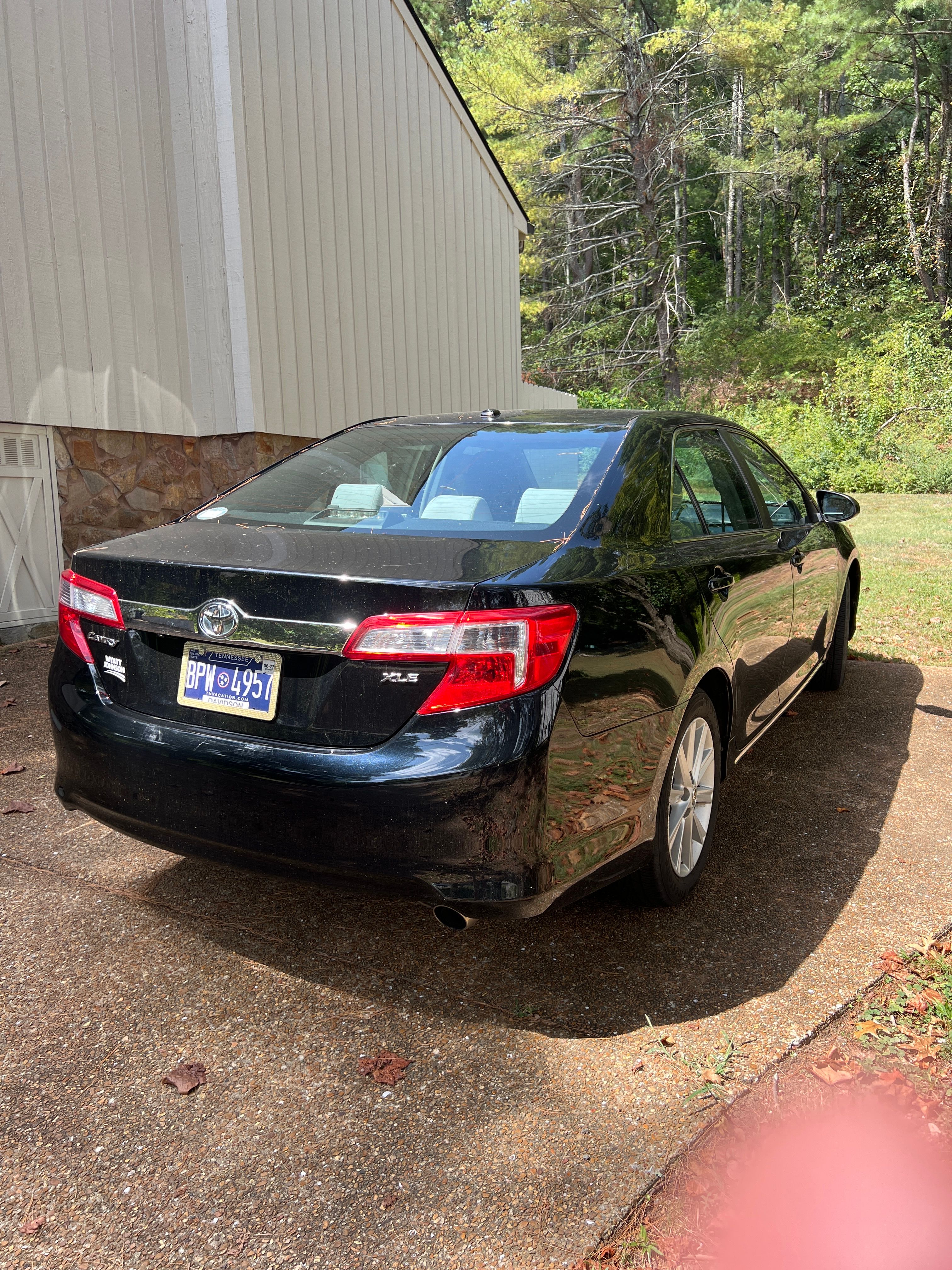 Used 2012 Toyota Camry XLE w/ Convenience Pkg FWD image 5